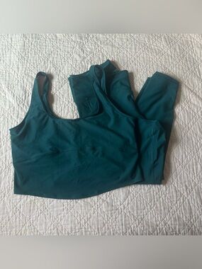 Old Navy Green Sports Bra and Leggings Set